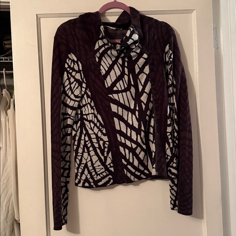 Stylish Purple and White Patterned Sweater
